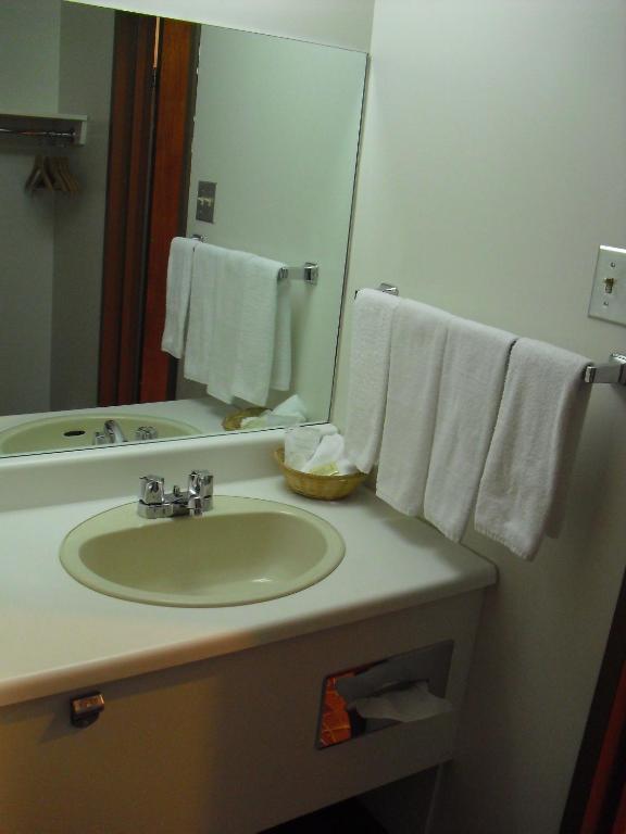 Auberge La Diligence Dolbeau-Mistassini Quarto foto